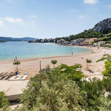 3 Bedroom Awesome In Lägenhet