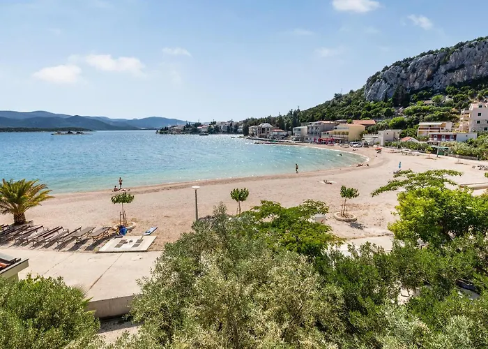 3 Bedroom Awesome In Apartment