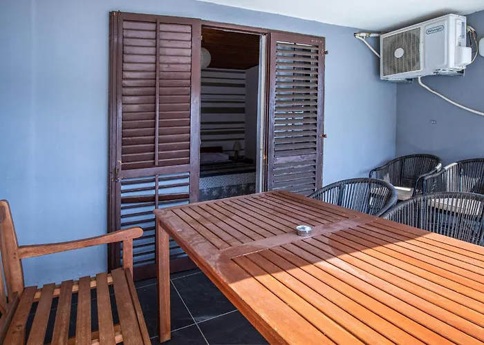 3 Bedroom Awesome In *