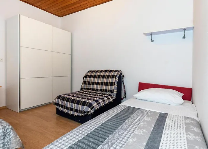 Апартаменты 3 Bedroom Awesome In