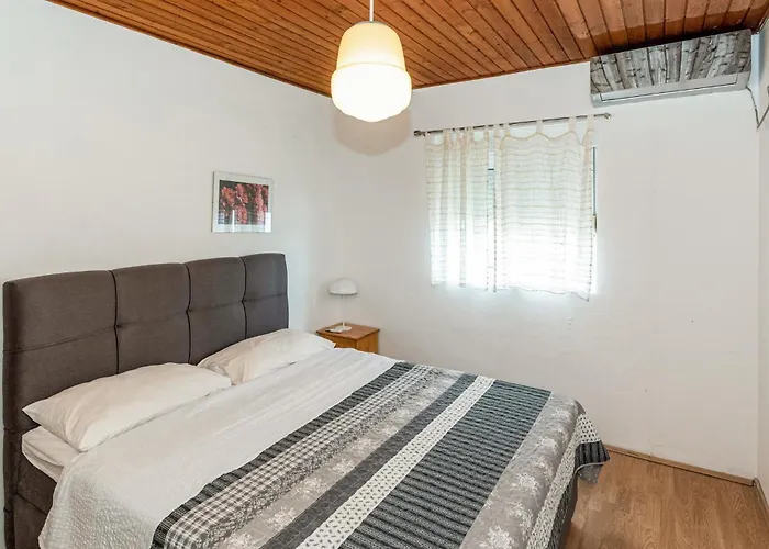 Апартаменты 3 Bedroom Awesome In